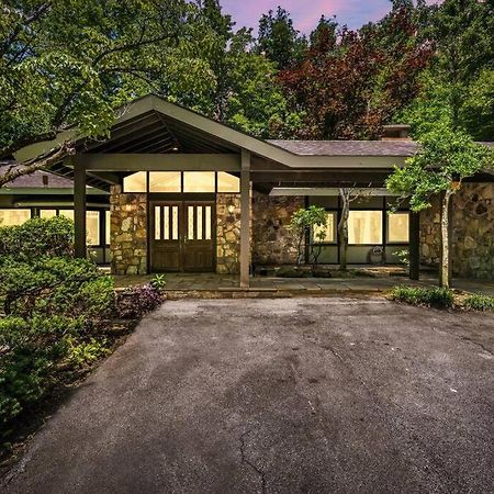 Bourbon Hollow Lodge With Hot Tub And Pool Plus Game Room Only 5 Min To Downtown 개틀린버그 외부 사진