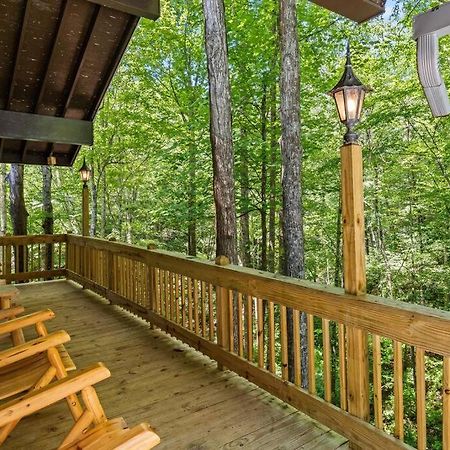 Bourbon Hollow Lodge With Hot Tub And Pool Plus Game Room Only 5 Min To Downtown 개틀린버그 외부 사진