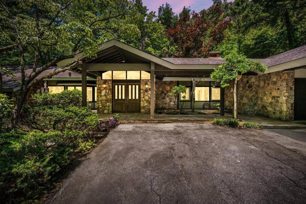Bourbon Hollow Lodge With Hot Tub And Pool Plus Game Room Only 5 Min To Downtown 개틀린버그 외부 사진