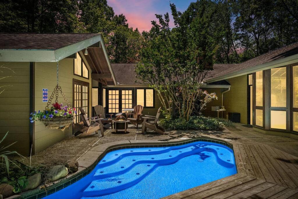 Bourbon Hollow Lodge With Hot Tub And Pool Plus Game Room Only 5 Min To Downtown 개틀린버그 외부 사진
