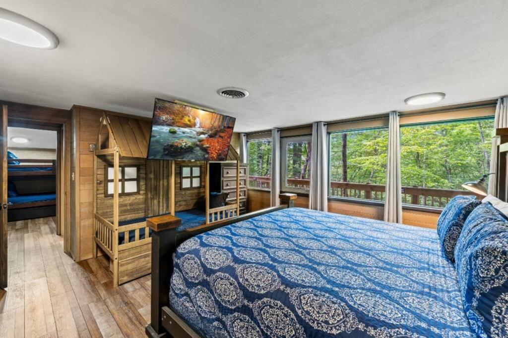 Bourbon Hollow Lodge With Hot Tub And Pool Plus Game Room Only 5 Min To Downtown 개틀린버그 외부 사진