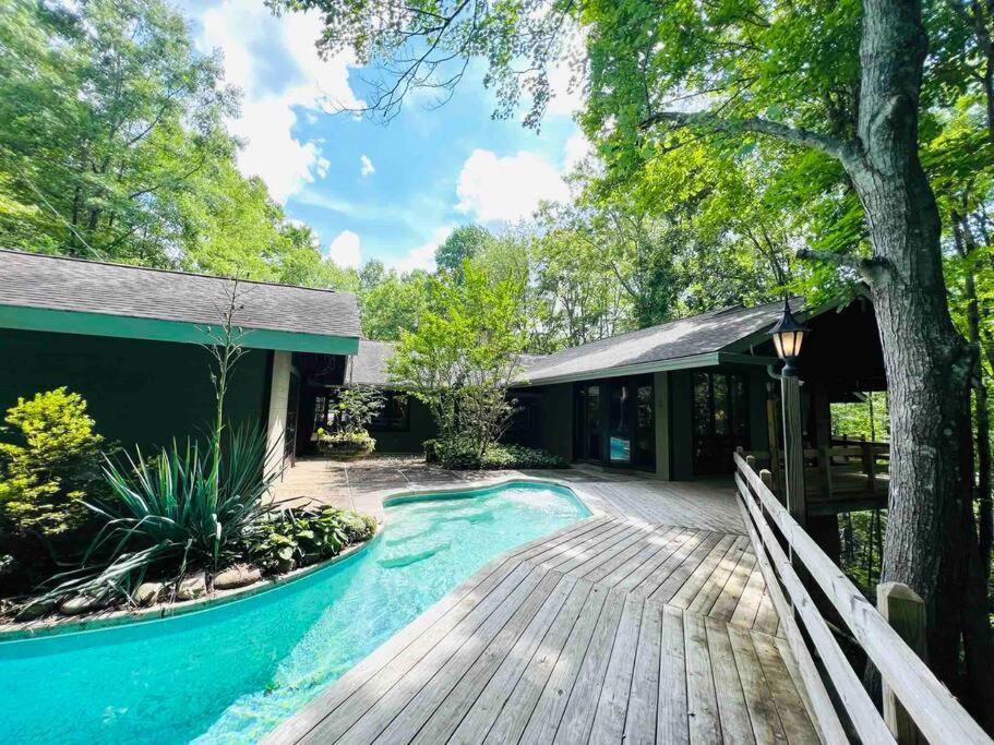 Bourbon Hollow Lodge With Hot Tub And Pool Plus Game Room Only 5 Min To Downtown 개틀린버그 외부 사진