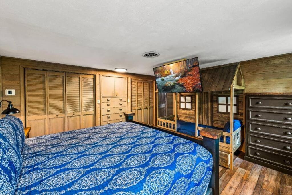 Bourbon Hollow Lodge With Hot Tub And Pool Plus Game Room Only 5 Min To Downtown 개틀린버그 외부 사진