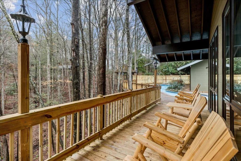 Bourbon Hollow Lodge With Hot Tub And Pool Plus Game Room Only 5 Min To Downtown 개틀린버그 외부 사진