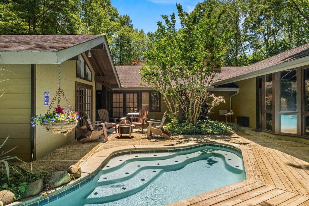 Bourbon Hollow Lodge With Hot Tub And Pool Plus Game Room Only 5 Min To Downtown 개틀린버그 외부 사진