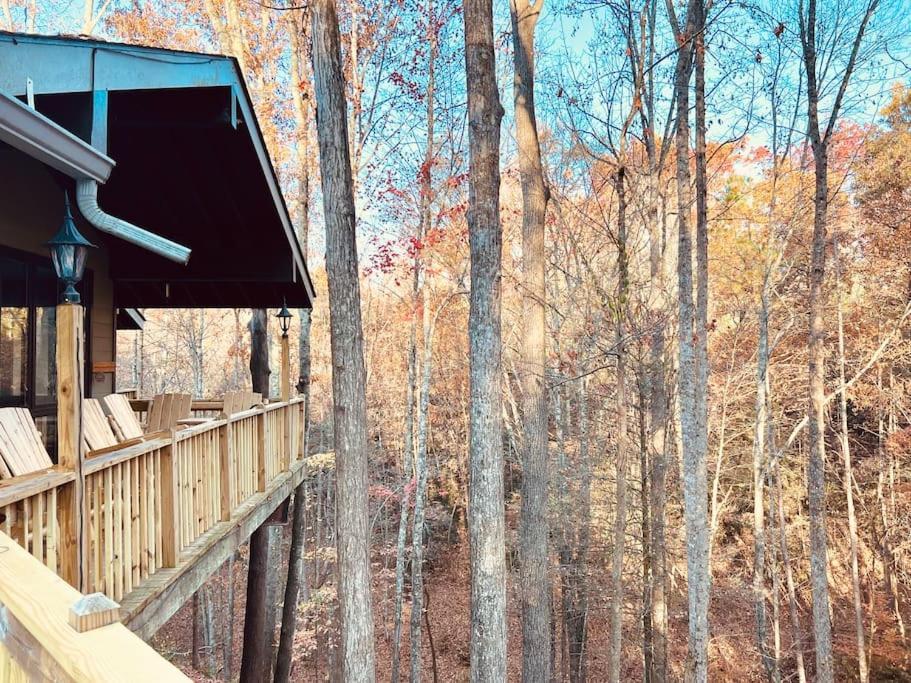 Bourbon Hollow Lodge With Hot Tub And Pool Plus Game Room Only 5 Min To Downtown 개틀린버그 외부 사진