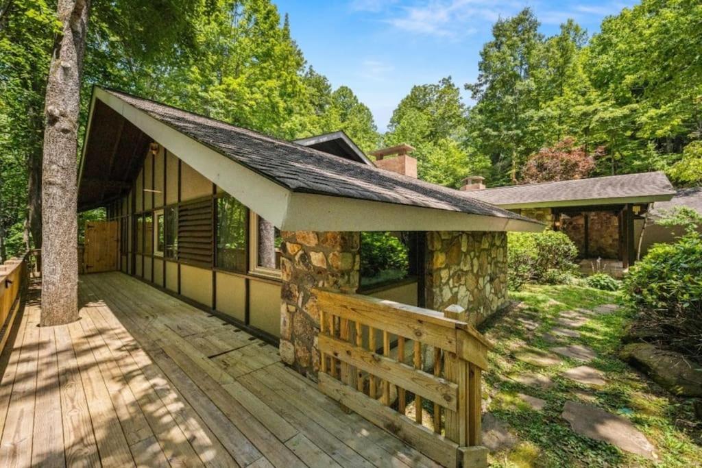 Bourbon Hollow Lodge With Hot Tub And Pool Plus Game Room Only 5 Min To Downtown 개틀린버그 외부 사진