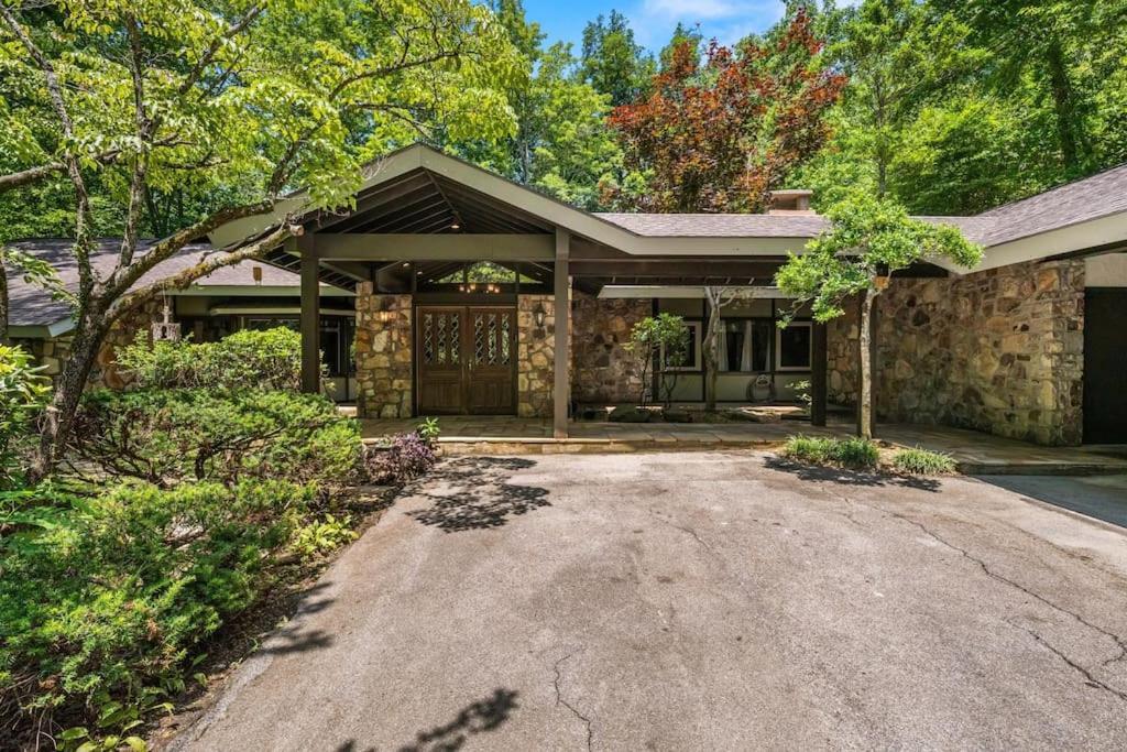 Bourbon Hollow Lodge With Hot Tub And Pool Plus Game Room Only 5 Min To Downtown 개틀린버그 외부 사진